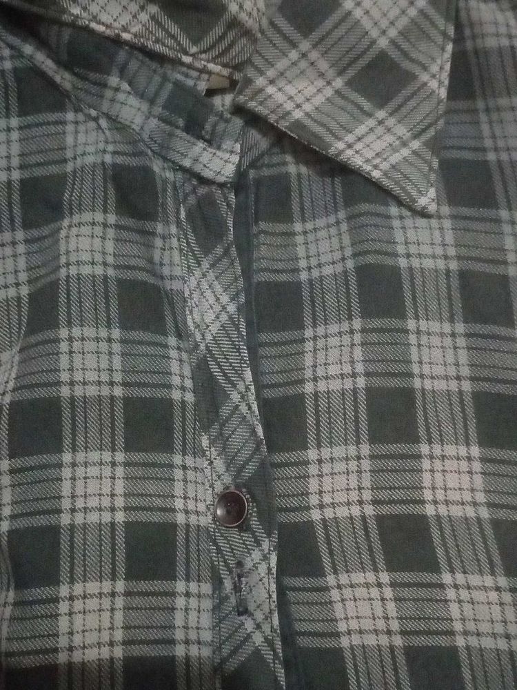 Plaid Flannel Women&#39;s Shirt