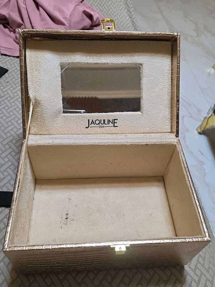 Jaquiline USA vanity Box