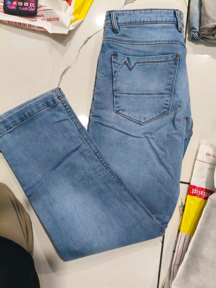 Blue 🔵 Jeans  With Tag .