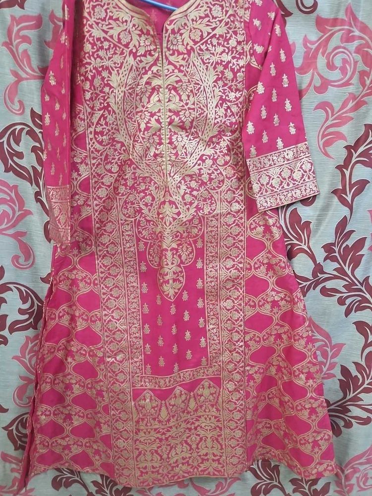 Pink &amp; Gold Embroidered Kurta