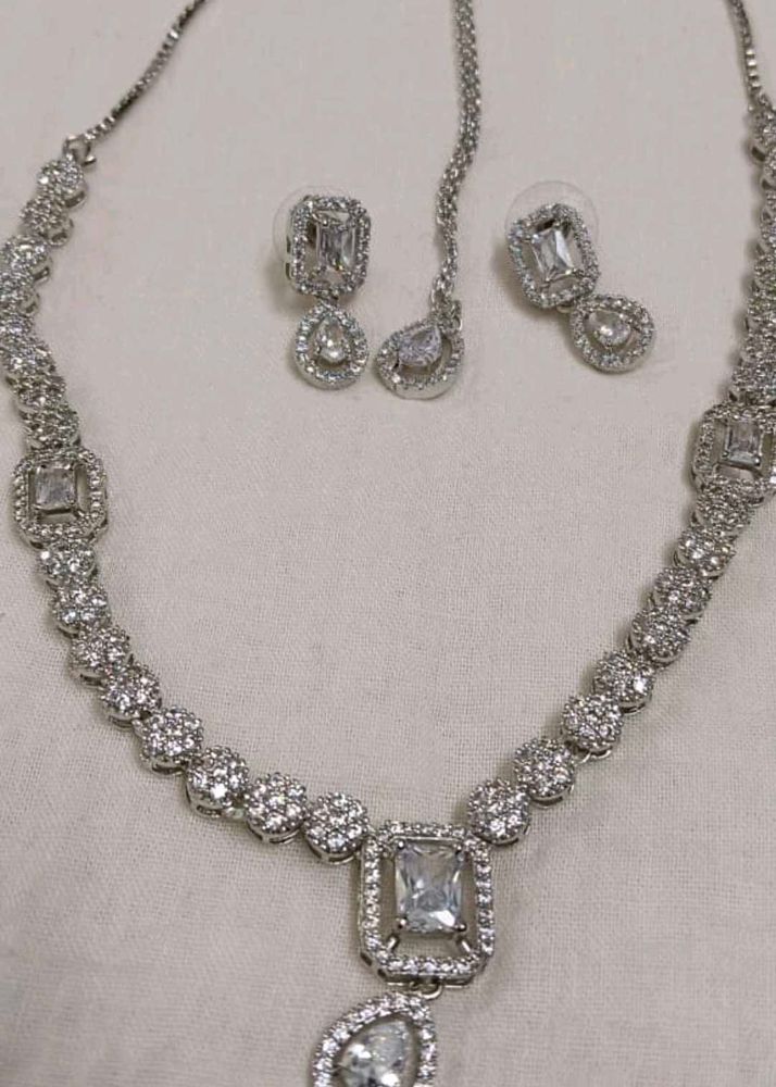 AD Neckless