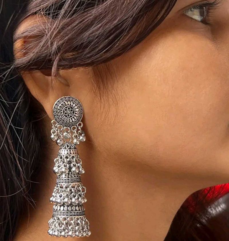 EARRING