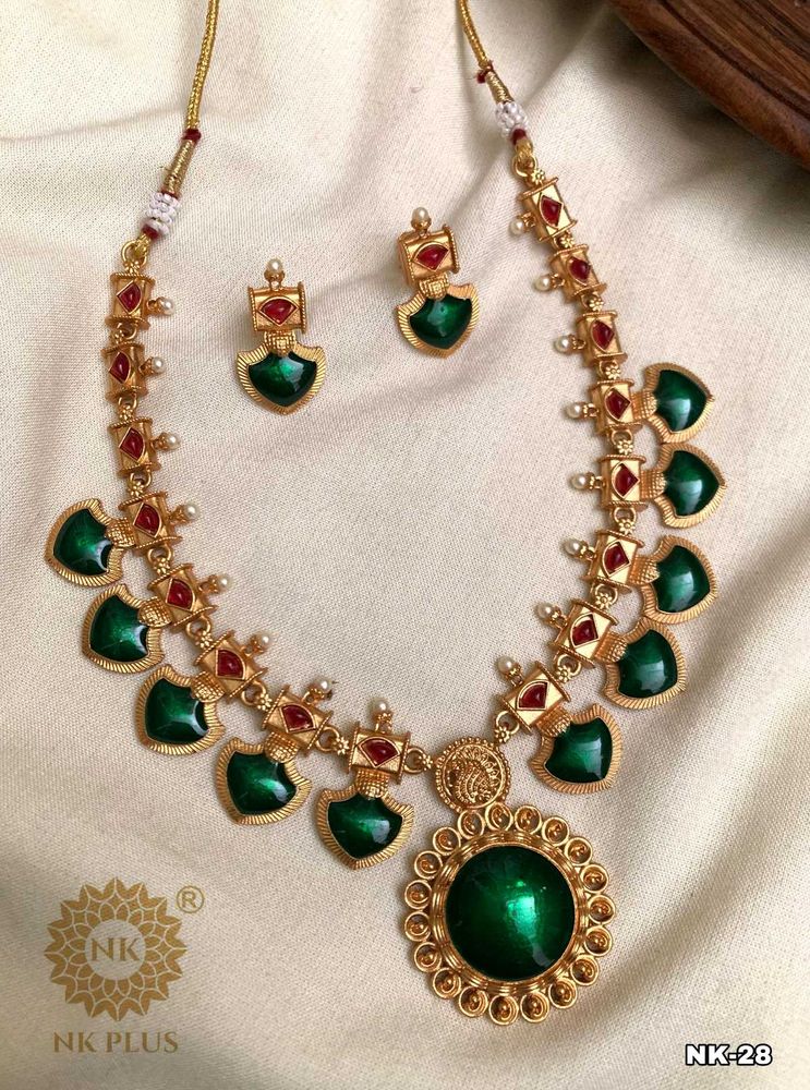 Green &amp; Gold Necklace Set