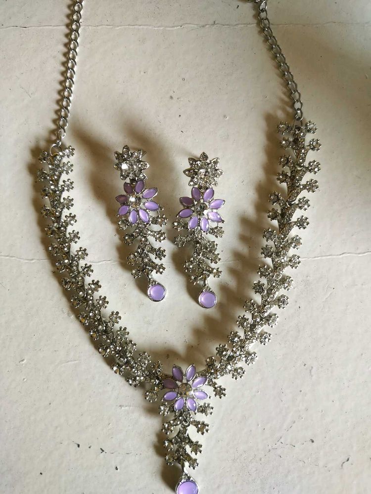 Elegant Floral Necklace Set