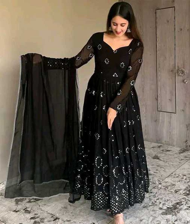 New/Unused Embroidery 🪡 Trendy Black Gown
