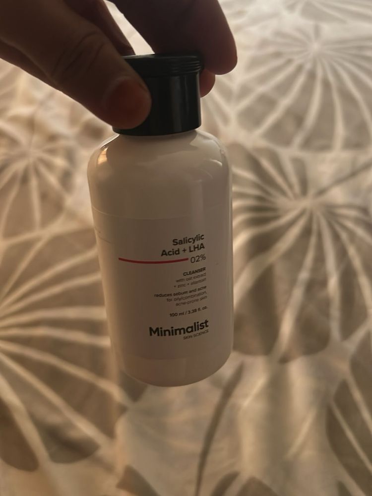 Minimalist Salicylic Acid Cleanser