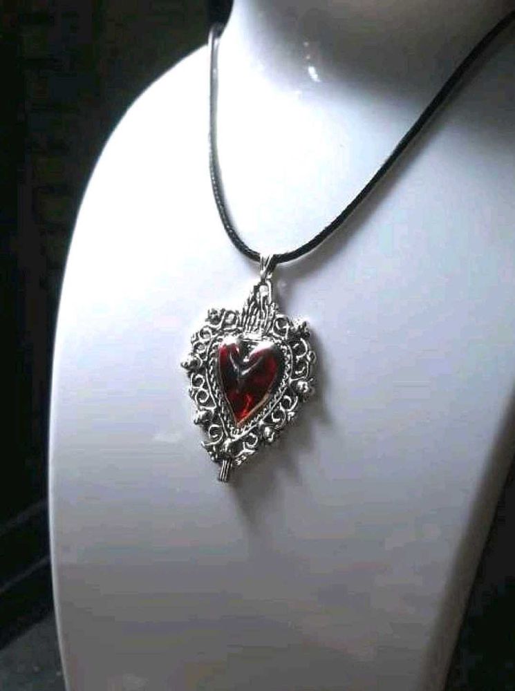 Gothic Melting Heart Necklace ❤