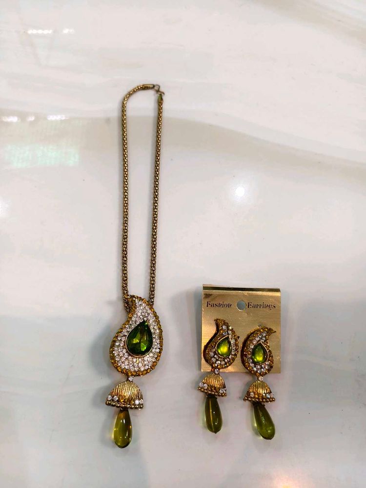 Green Stone Jewelry Set