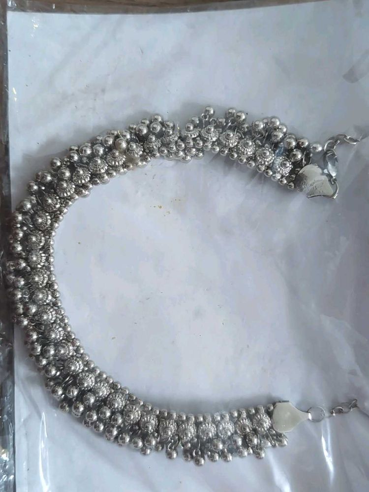 Silver choker