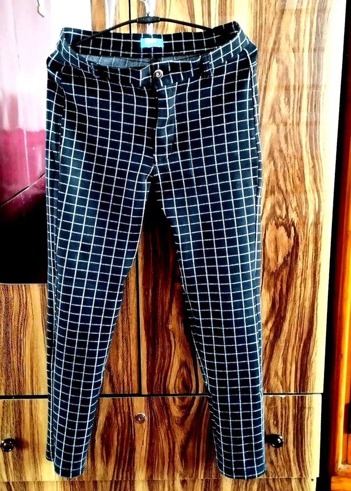 Black &amp; white trouser