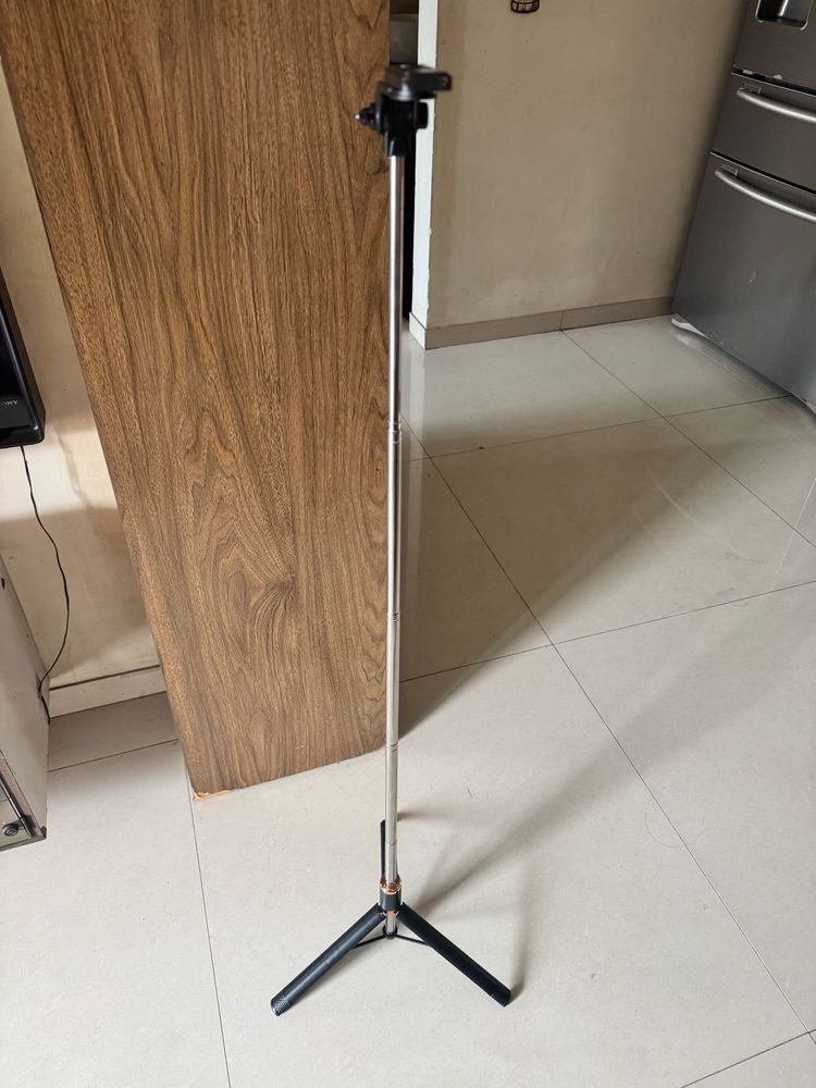 Adjustable Cell Phone Tripod Stand