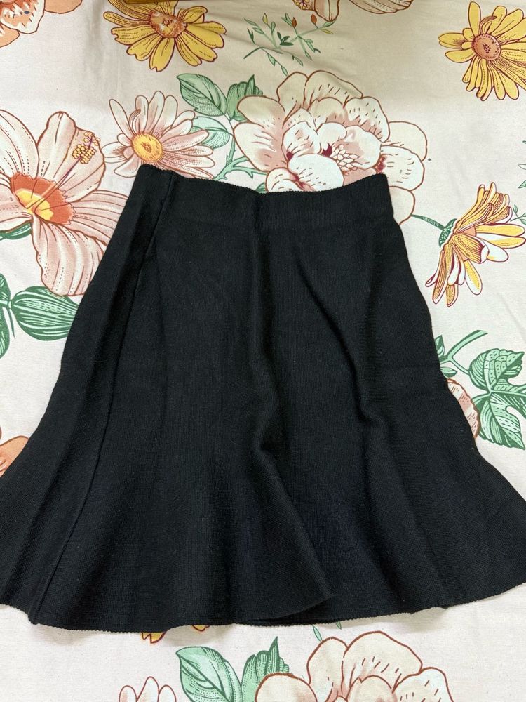Chic Black Skirt