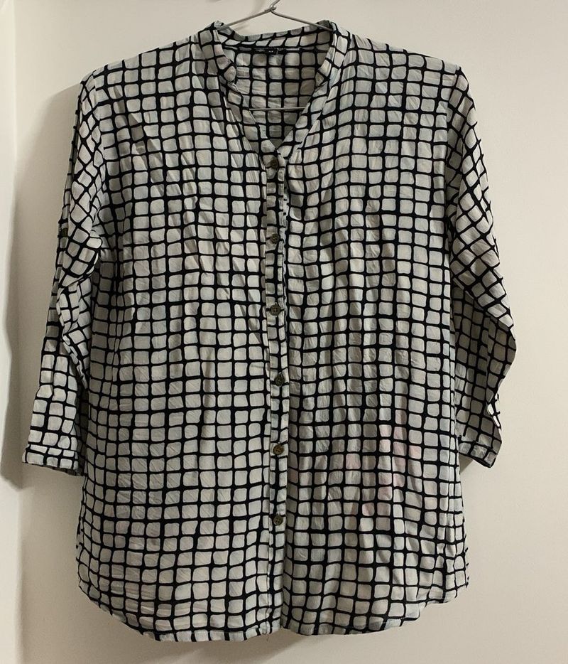 Detailed V-neck Shirt