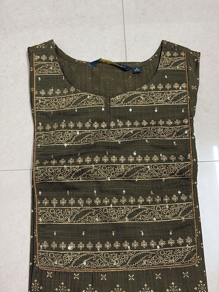 Elegant Embroidered Kurta