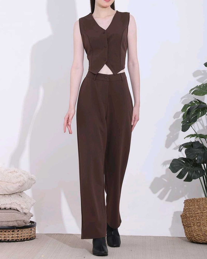 Sleeveless Top with Pant And Black Dress Comb