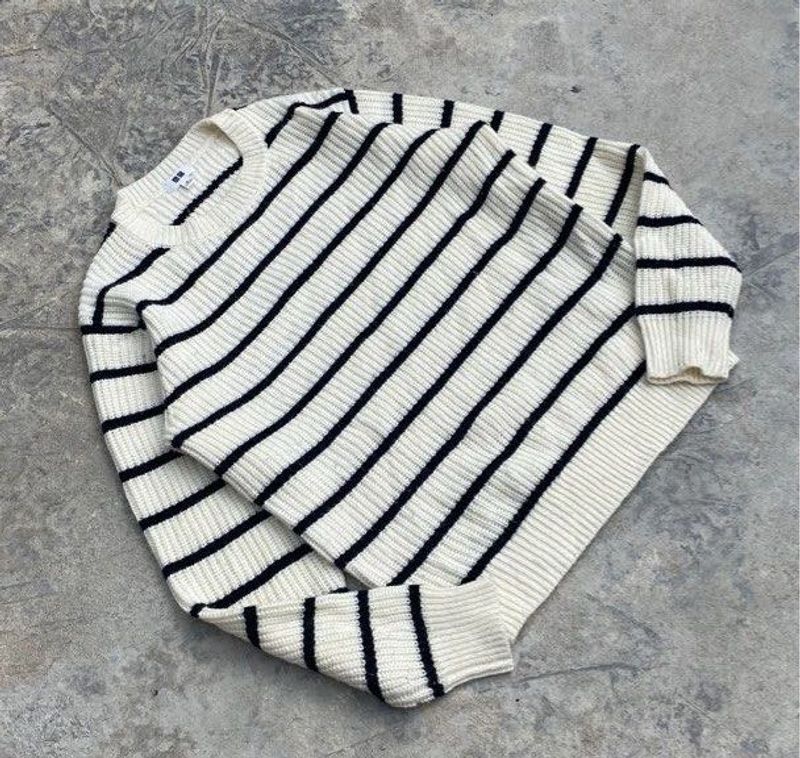 UNIQLO STRIPE KNITWEAR SWEATER
