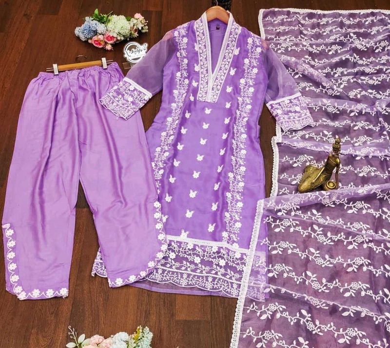 New Pakistani Suits Set With Beautiful Embroidery