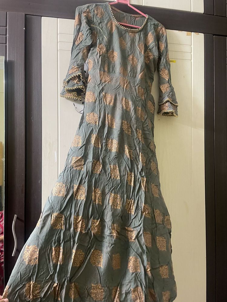 Elegant Grey &amp; Gold Kurta