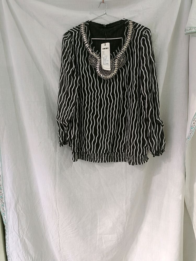 Top Black N White With Tag