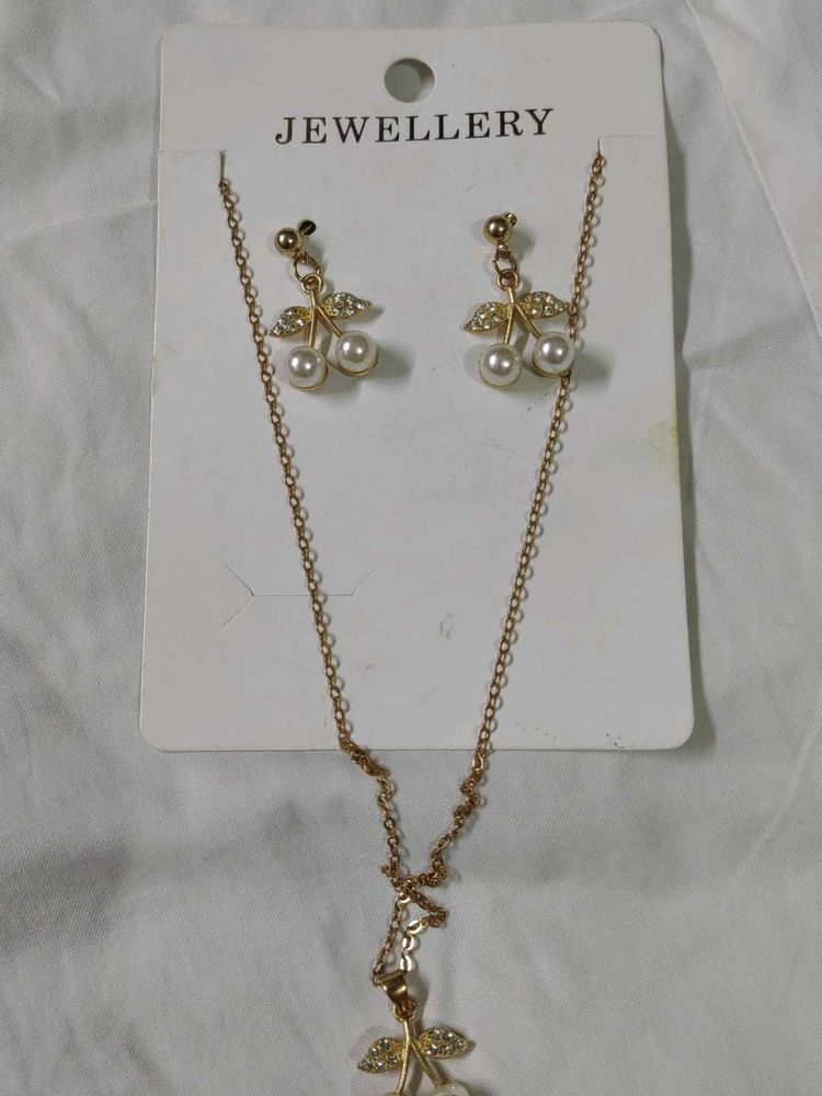 Cherry Pearl Jewellery Set