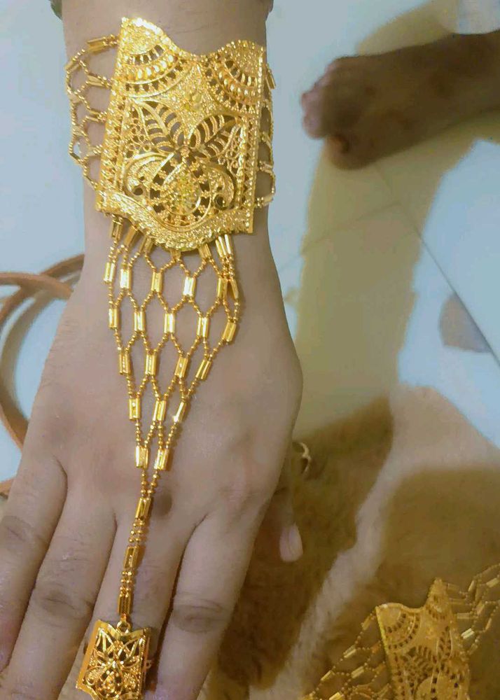 Beautiful 🥰 Golden Haathfull