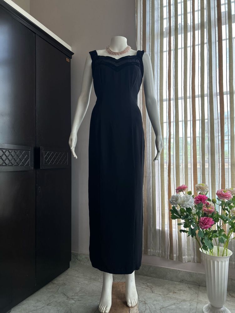 Sweetheart black fitted dress