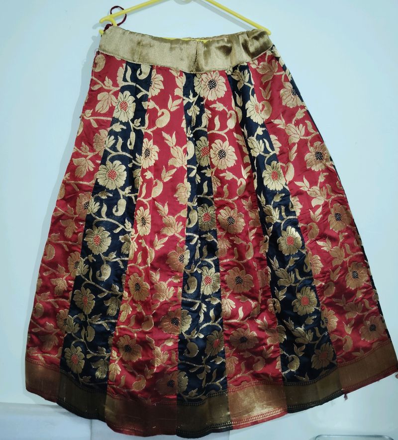 Ethinic Lehenga And Expensive Chuni