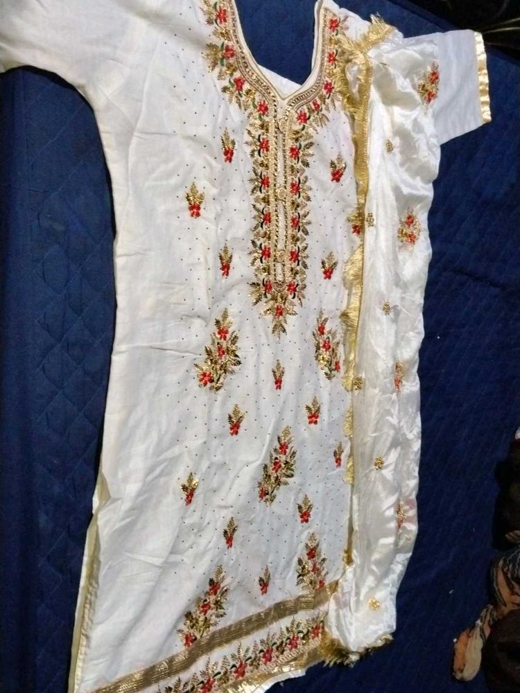 Elegant White Embroidered Salwar Kameez