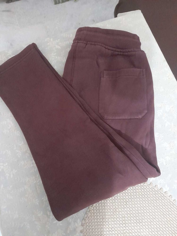 Comfortable maroon Joggers M size