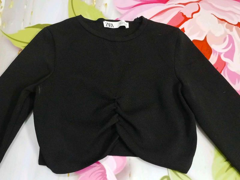 (1100)Zara Black Ruched Cropped Long Sleeve