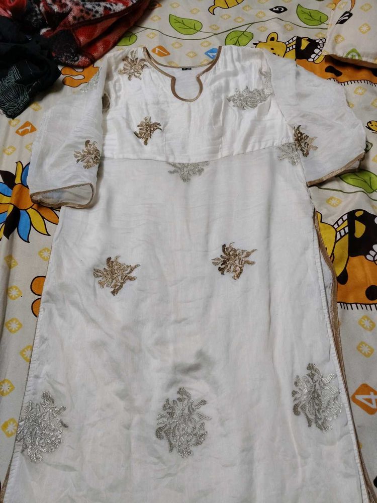 Elegant White Embroidered Kurta