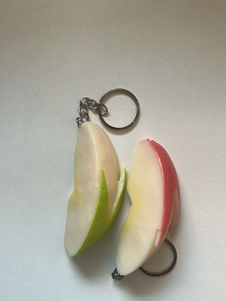Apple Slice Keychain 🍏🍎