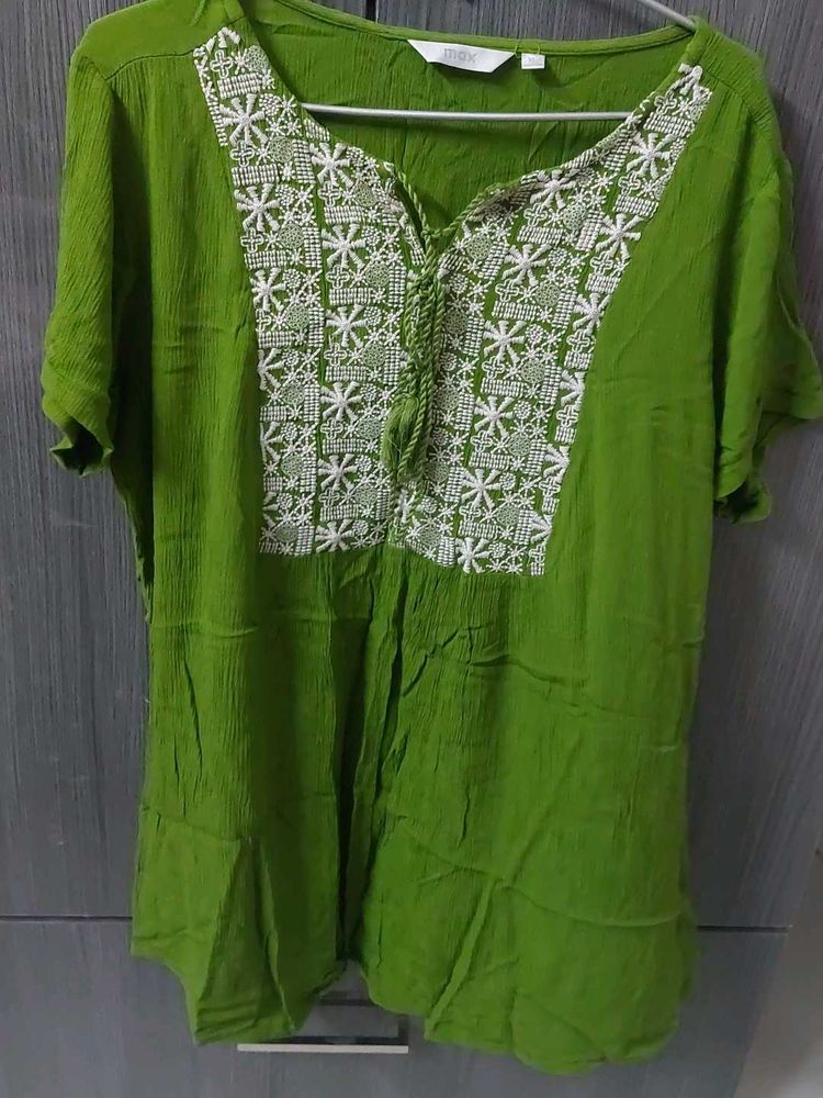 MAX SHORT BRANDED KURTA SIZE Xl