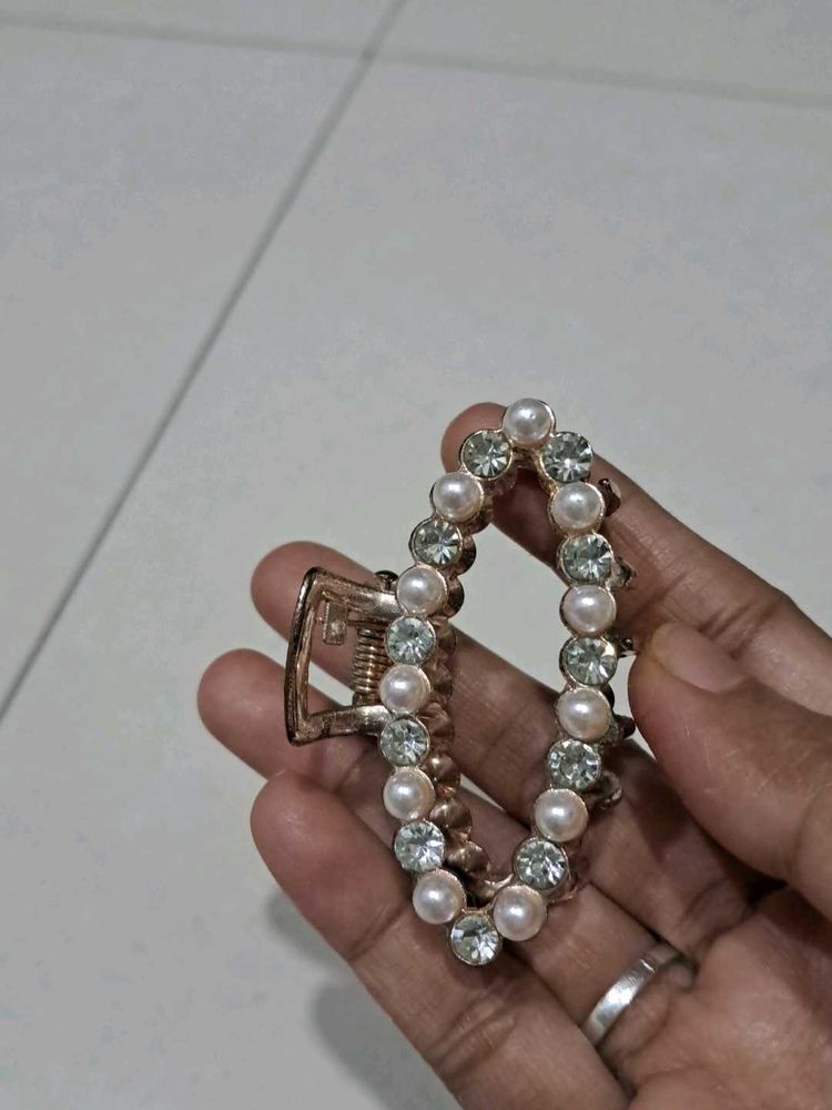 Pearl Hair Claw Clip
