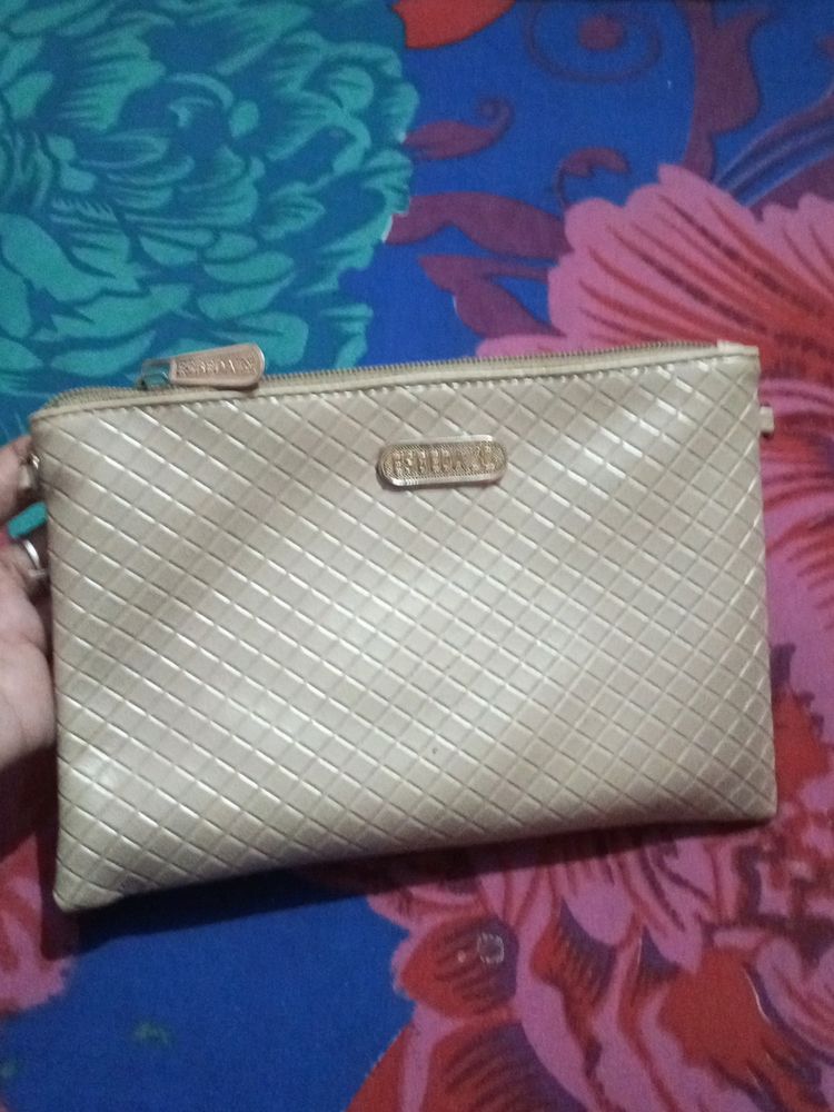 Single Zip Handbag