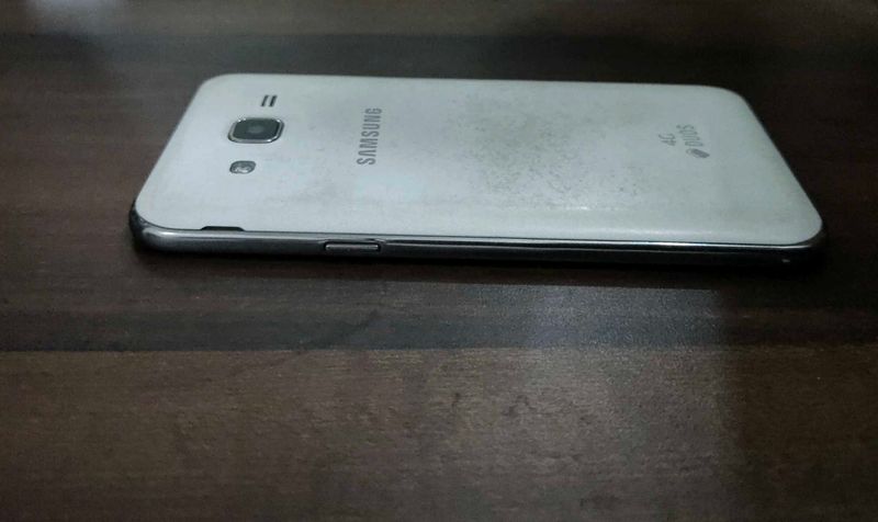 4G Samsung Galaxy J5 With Original Mi Charger
