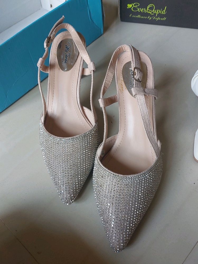 Shimmering Sandall