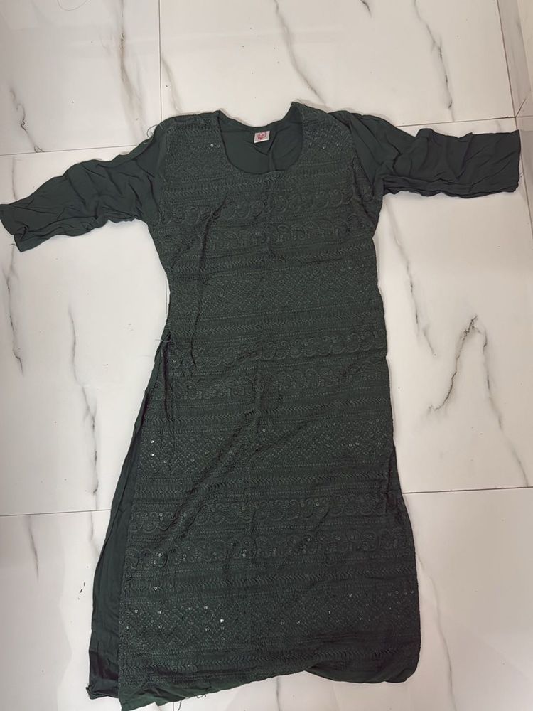 xs size Green Embroidered Kurta