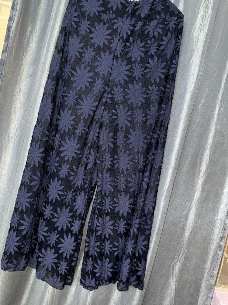 Elegant Black Wide-Leg Pants with Textured Floral