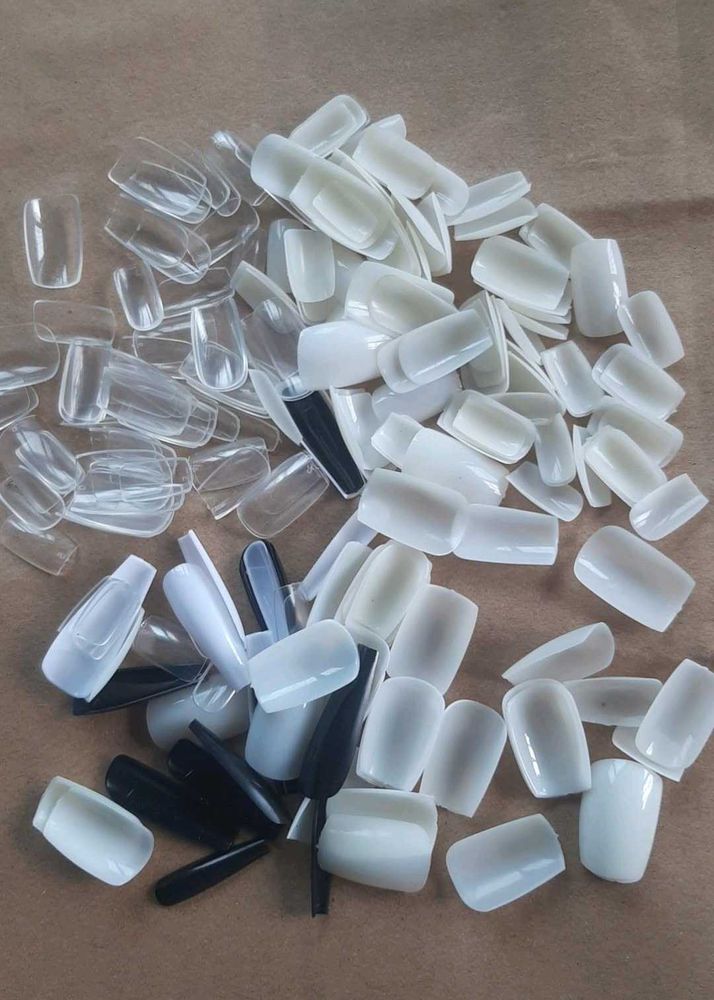 FAKE NAILS WITH GLUE STICKERS