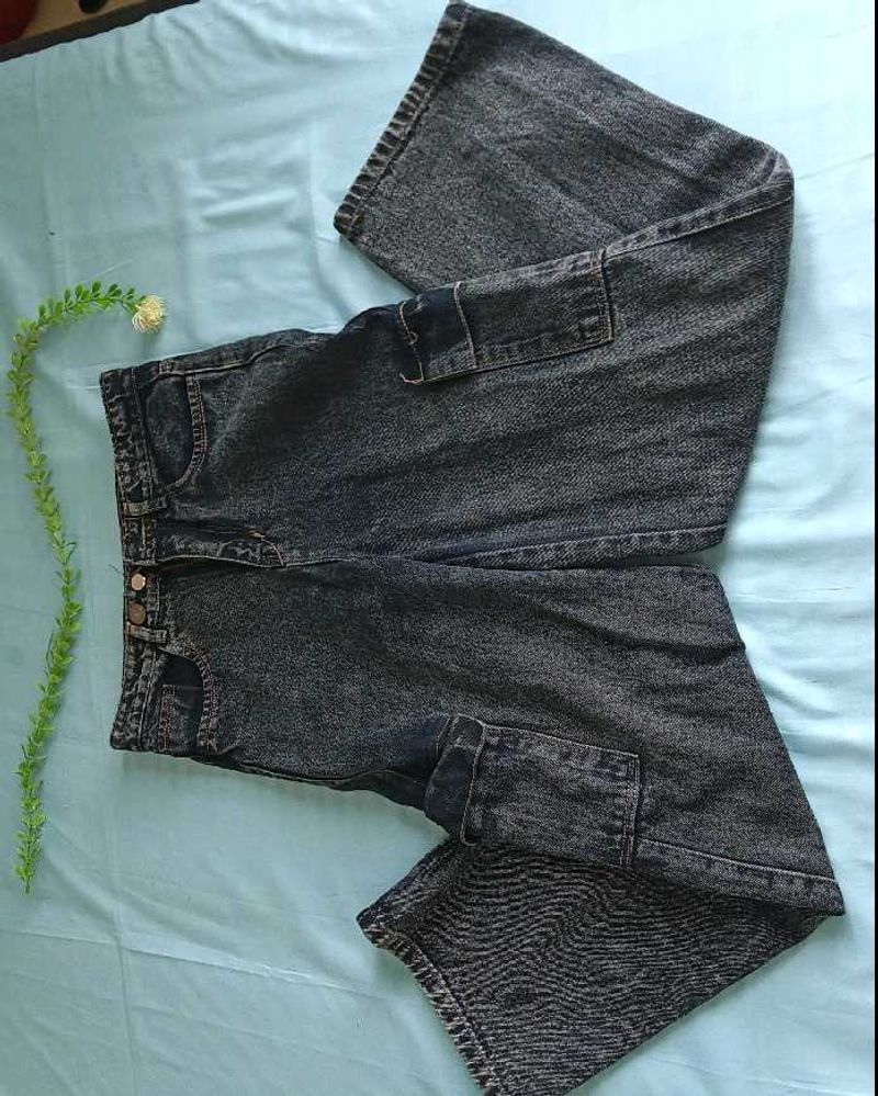 Women Cargo Jeans With Six Pockets