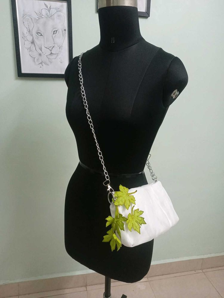 White Sling Bag 🌿