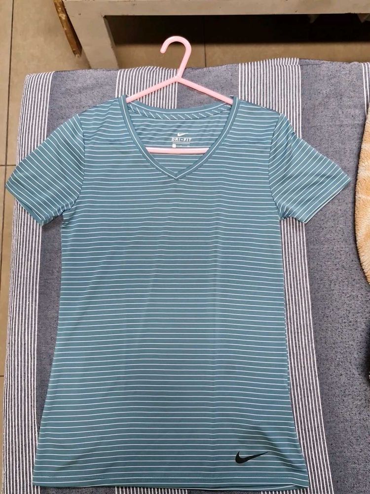 Nike Dry Fit Workout Gym Tshirt For Women