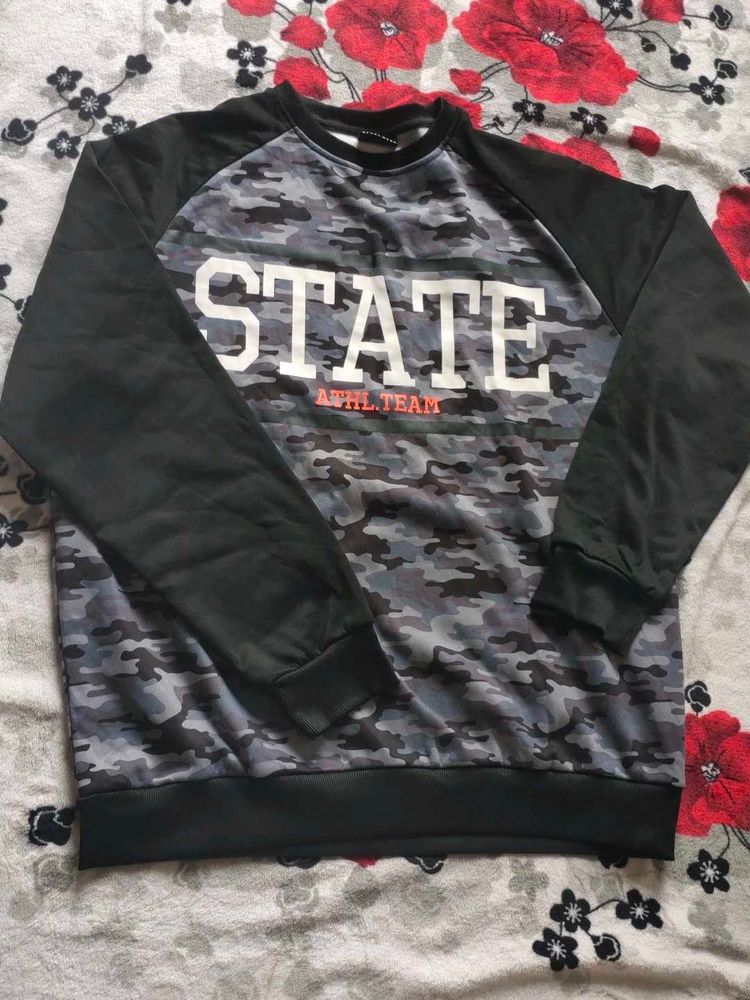 Camouflage Print Sweatshirt