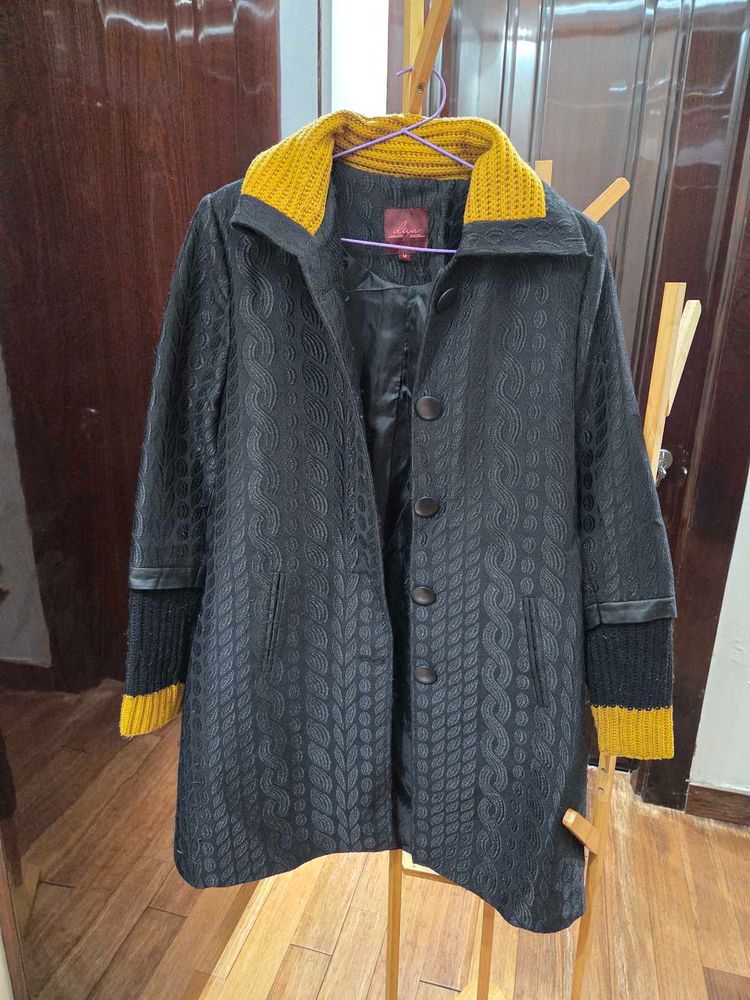 Elegant Black &amp; Gold Patterned Coat