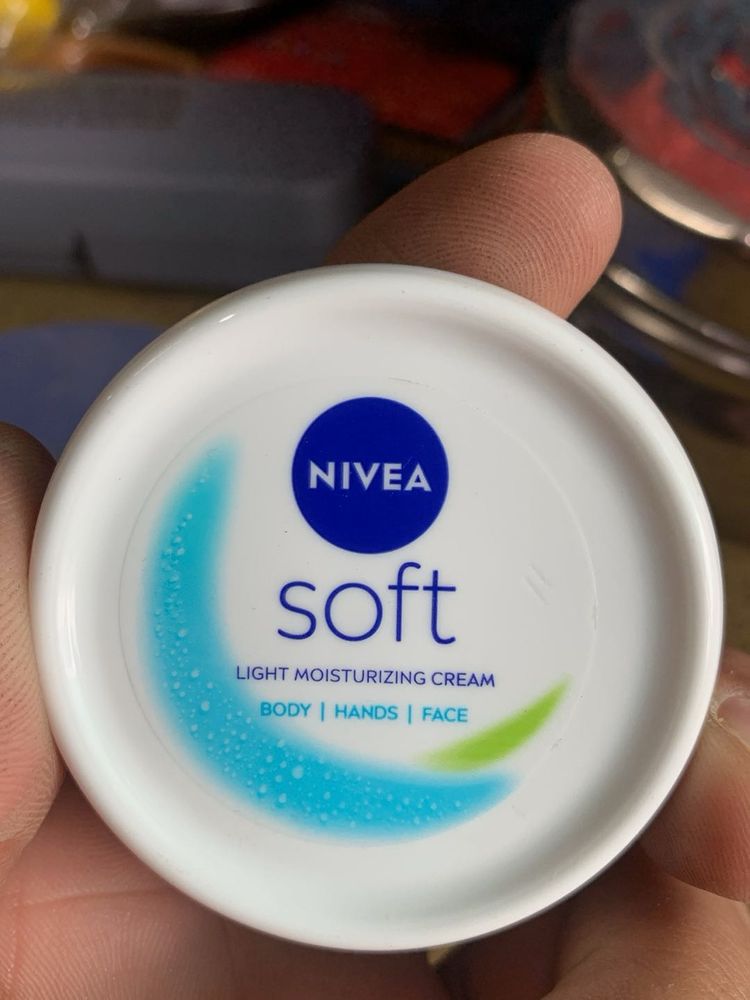 Nivea Soft Moisturizing Cream