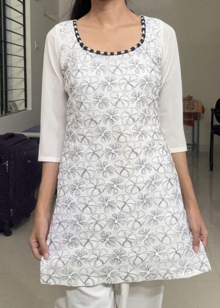 White Floral Embroidered Kurti