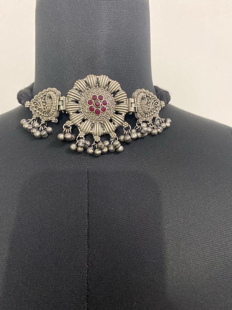 Pretty Silver Look alike Choker
