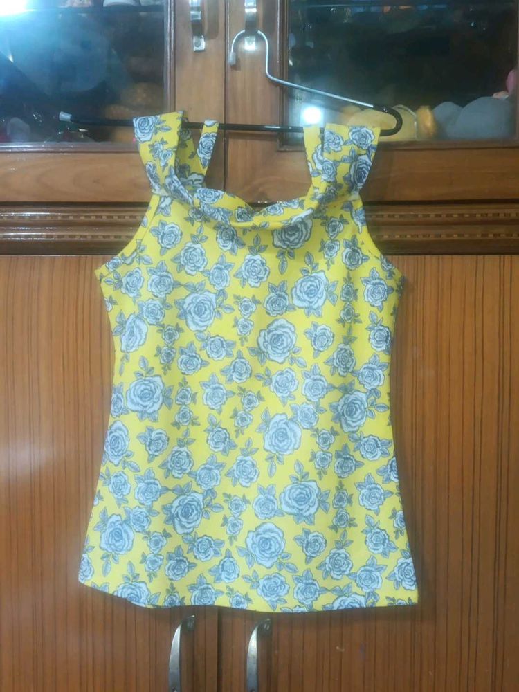 I M Selling Yellow Crop Top For Party Wear