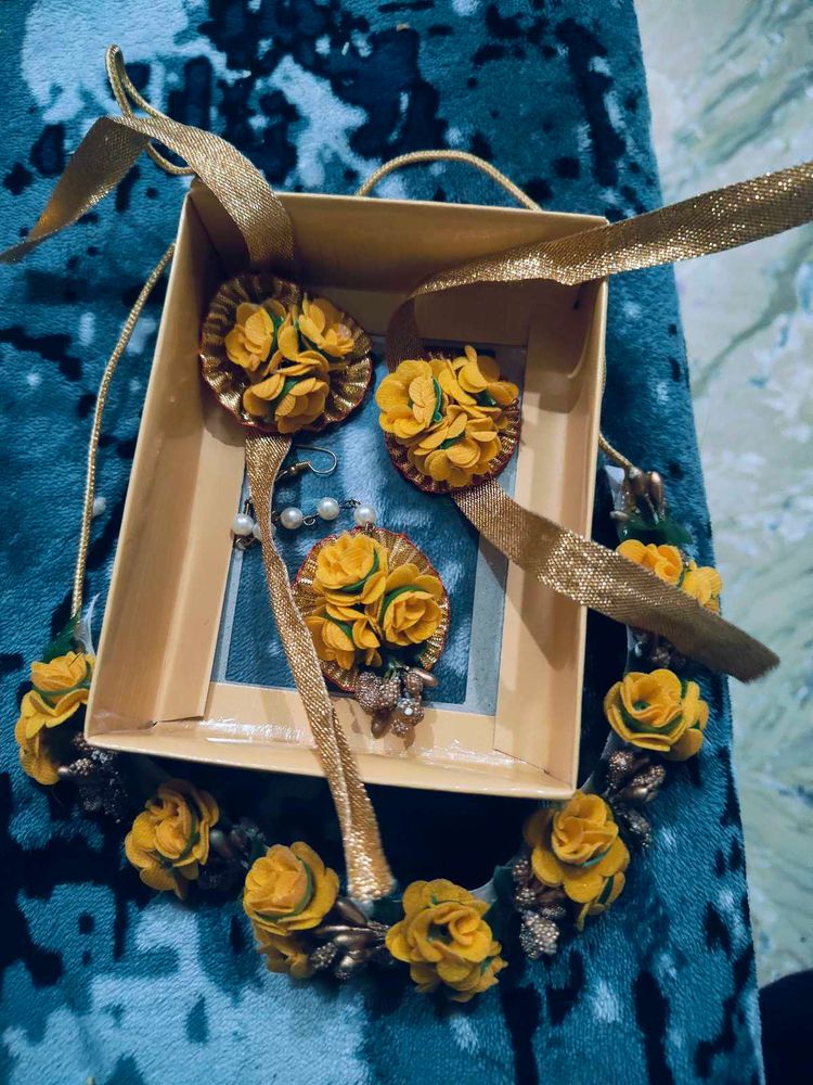Floral haldi accessories
